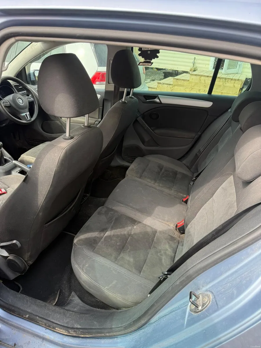 Volkswagen golf - Image 4