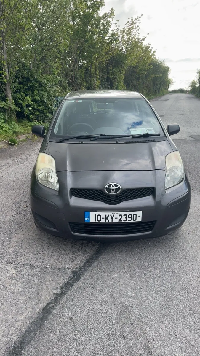 2010 Toyota Yaris - Image 2