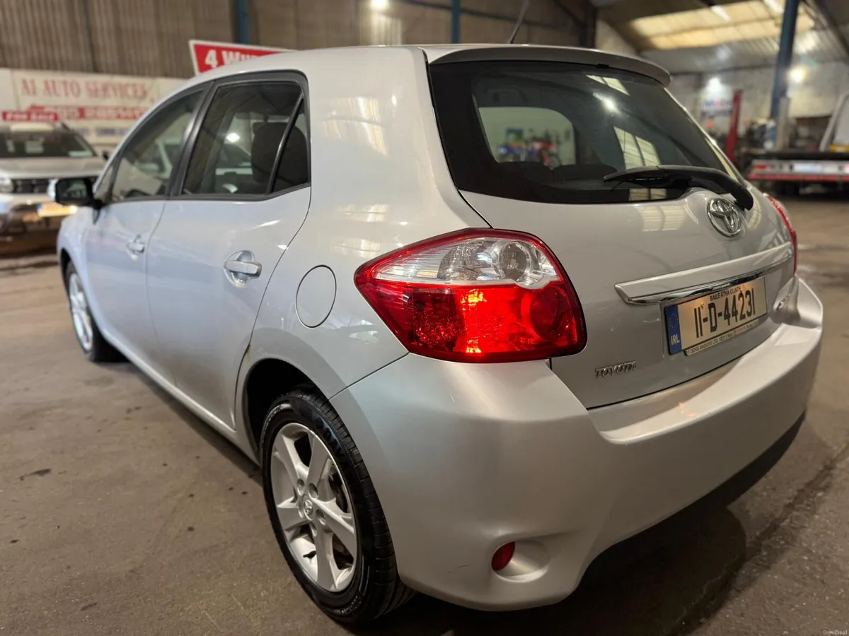 Toyota Auris 2011 - Image 4