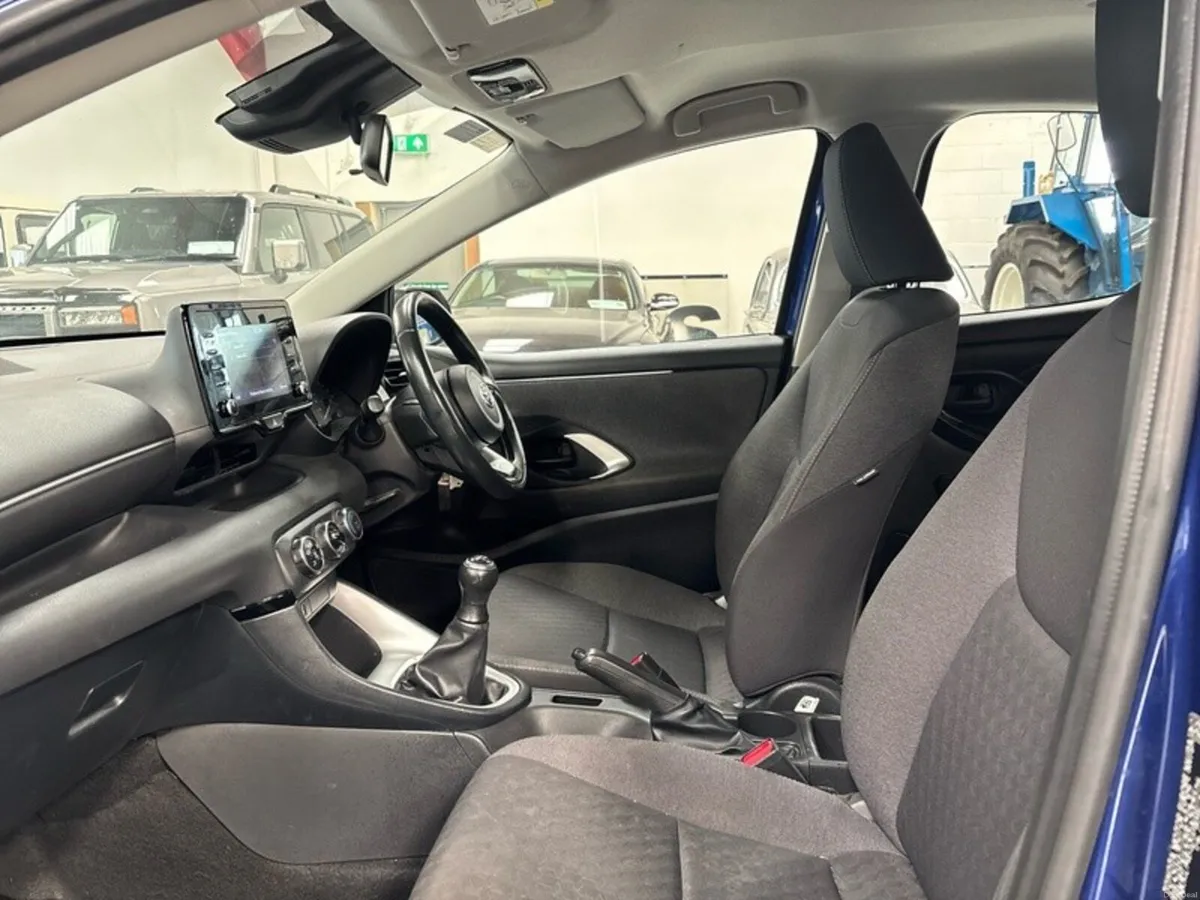 Toyota Yaris 1.0 LUNA MANUAL - Image 6