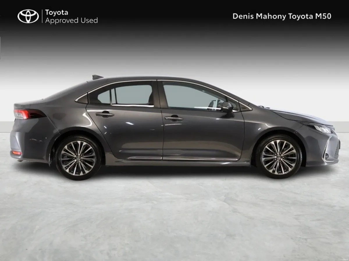 Toyota Corolla Luna Sport Saloon Hybrid - Image 3