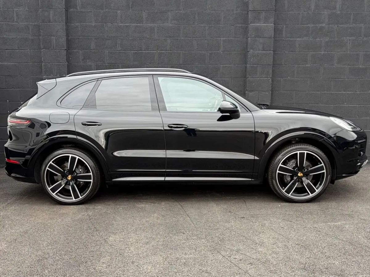 Porsche Cayenne 3.0 V6 Platinum Edition 4WD Auto - Image 4