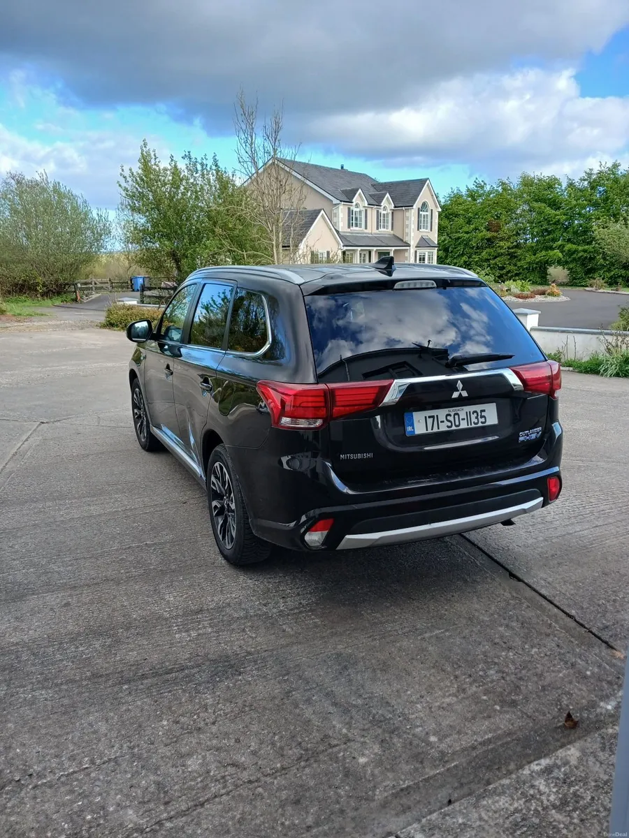 Mitsubishi Outlander 2017 - Image 1