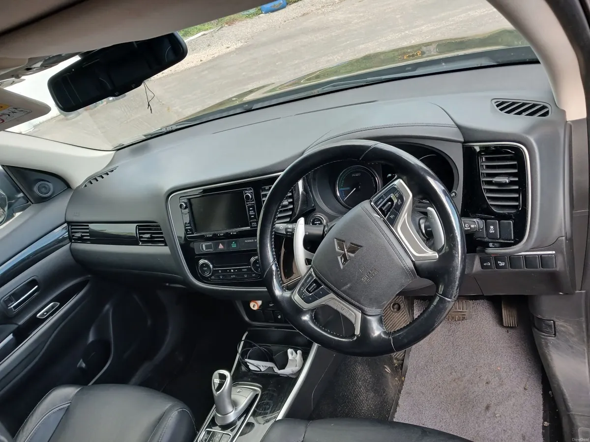 Mitsubishi Outlander 2017 - Image 2