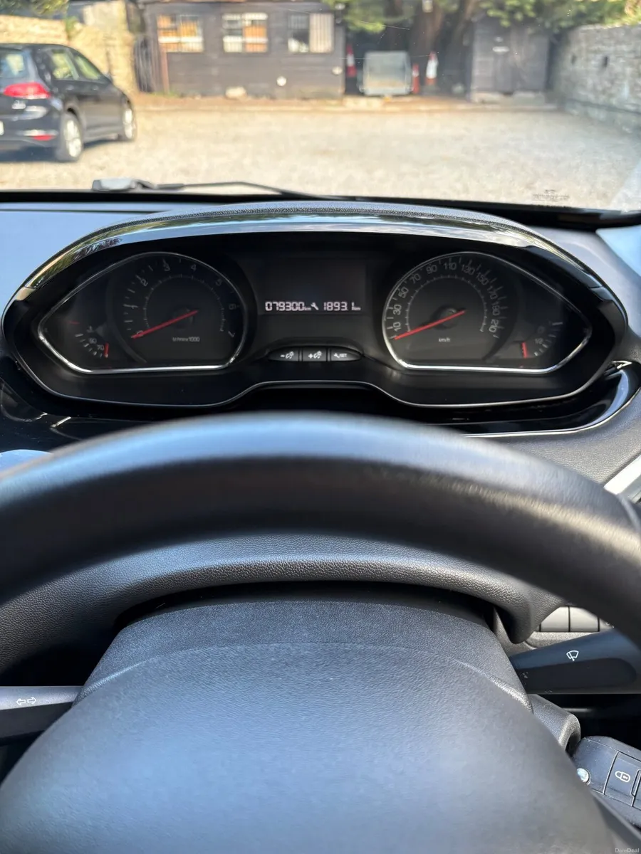 Peugeot 208 2014 - Image 2