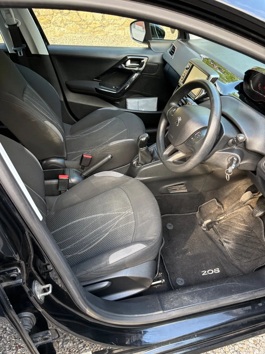 Peugeot 208 2014 - Image 4