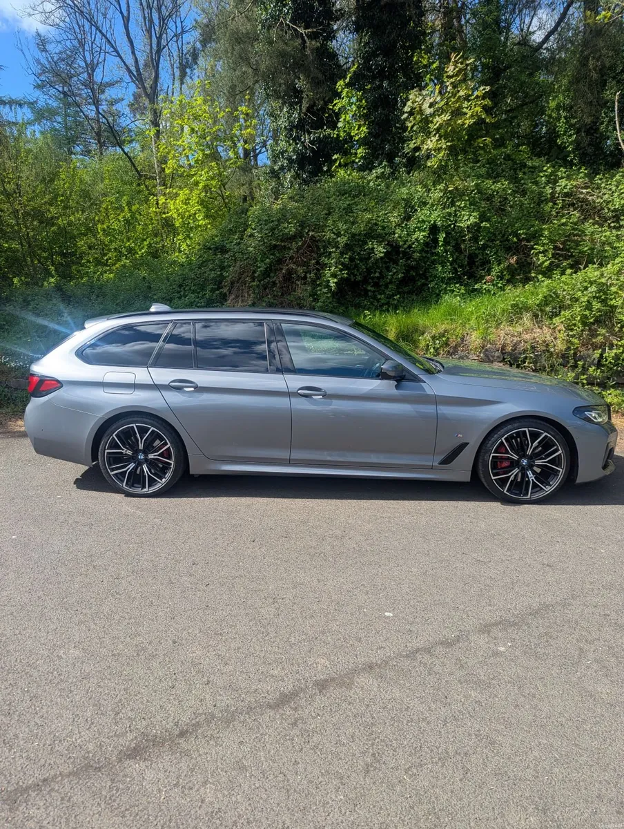 BMW 520 D X-drive M Sport MHT Touring - Image 2