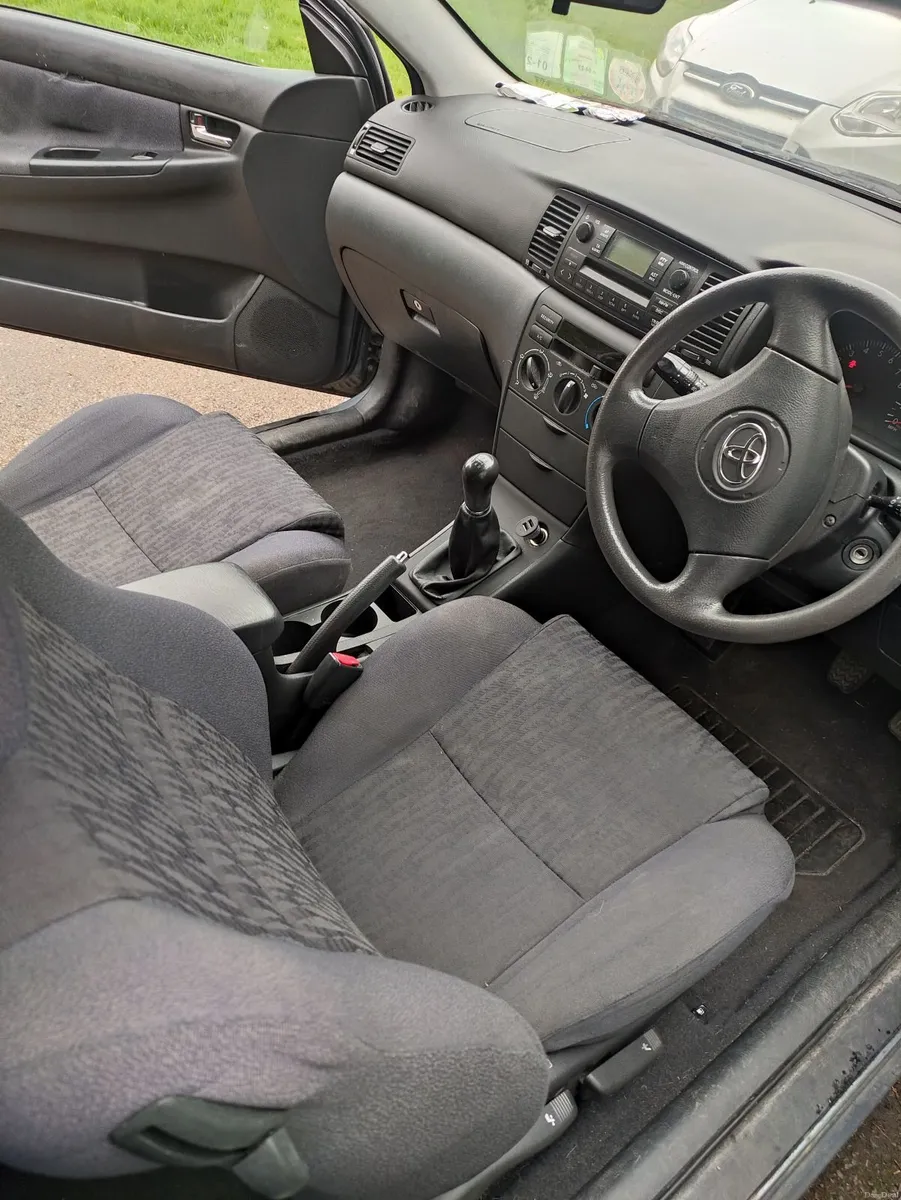 Toyota Corolla 2004 - Image 2