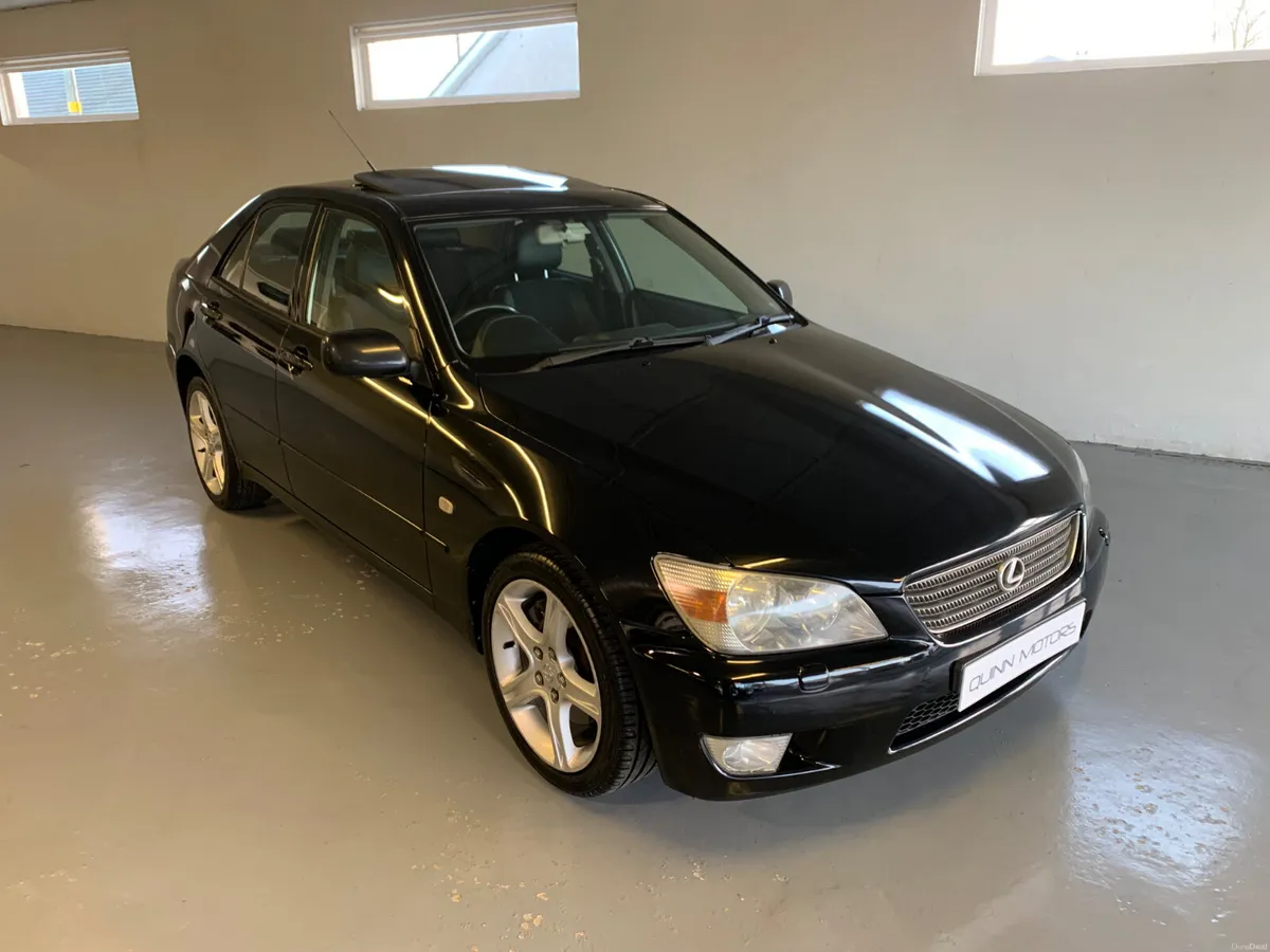 2000 LEXUS IS200 SE | SUNROOF | BLACK INTERIOR