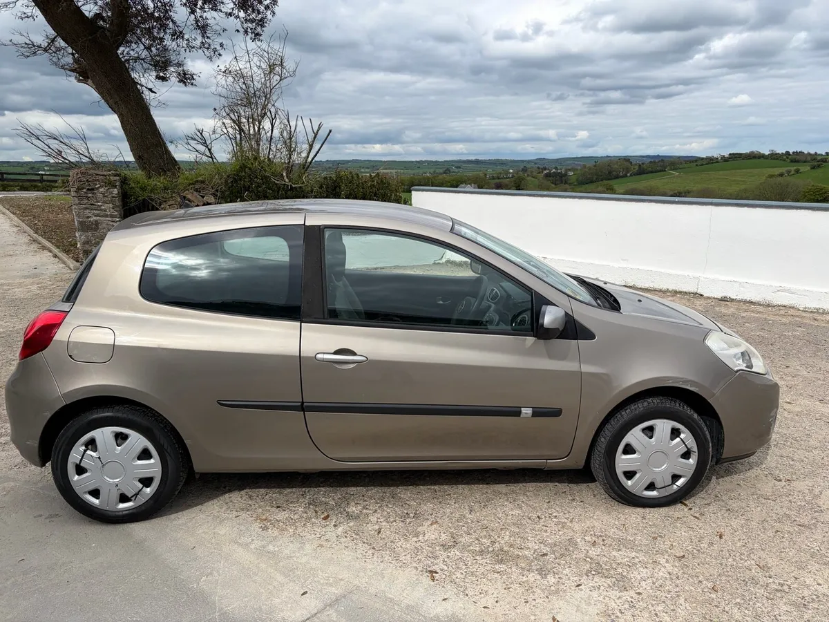 2010 Renault Clio Petrol - Image 2