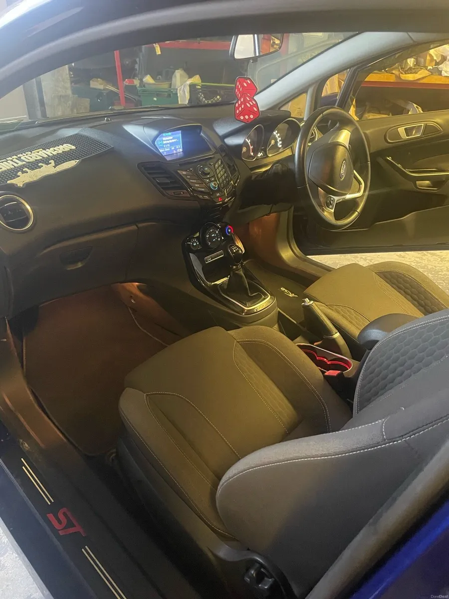 Ford Fiesta Zetec - Image 4