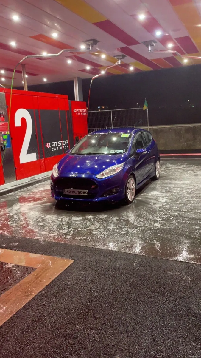 Ford Fiesta Zetec - Image 2