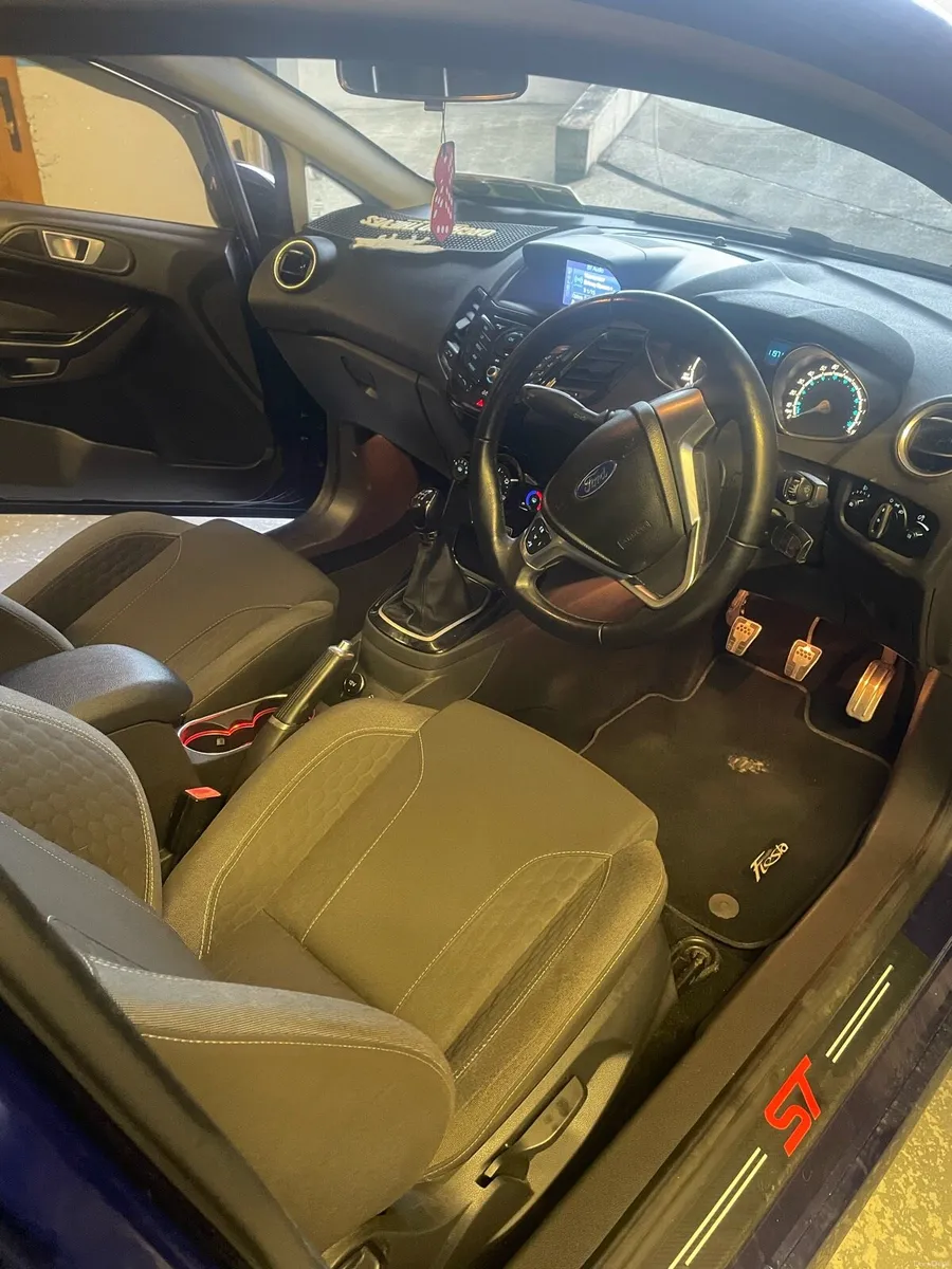 Ford Fiesta Zetec - Image 3