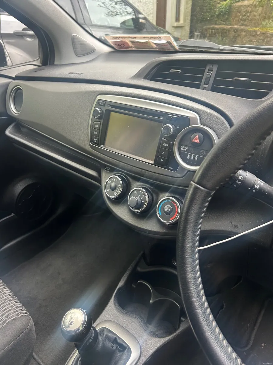 Toyota Yaris 2014 - Image 2