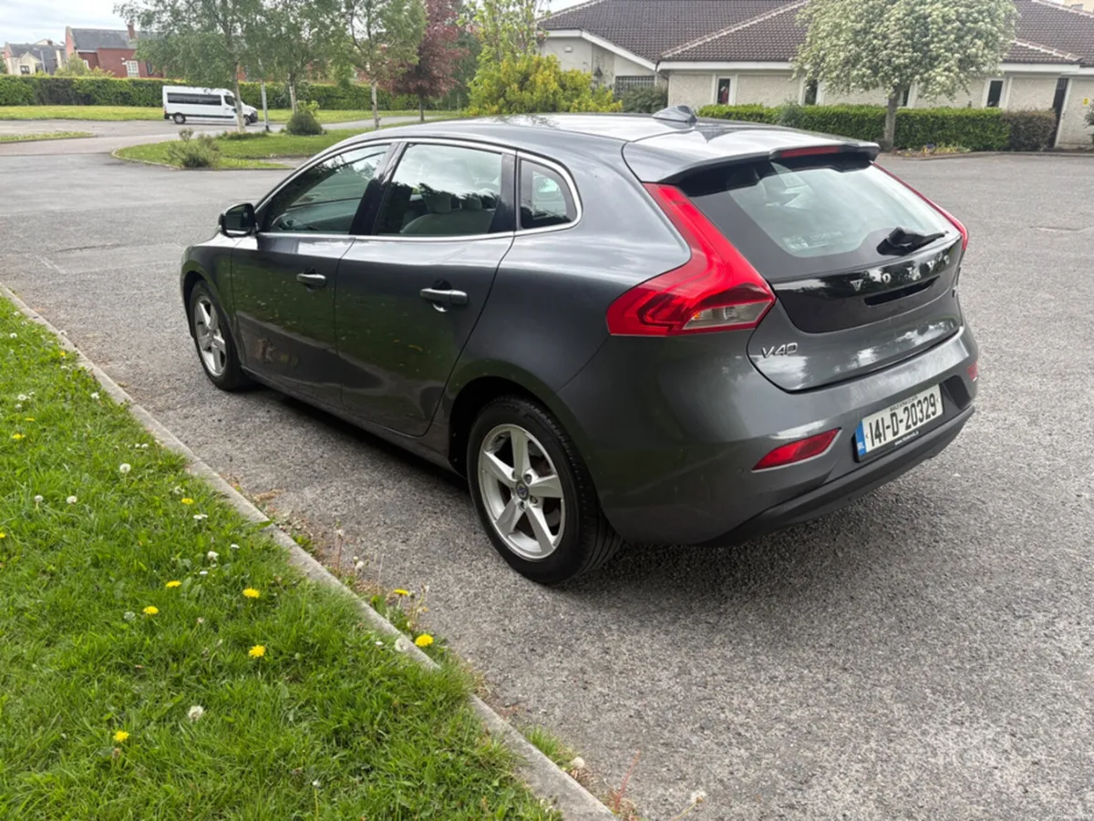 Volvo V40 D2 SE 5DR - Image 4