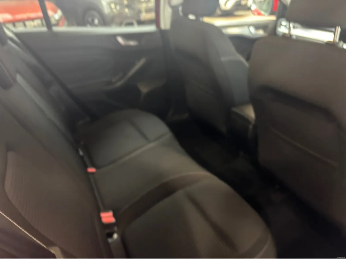 Ford Focus TITANIUM 1.0T 125 M6 4DR - Image 3