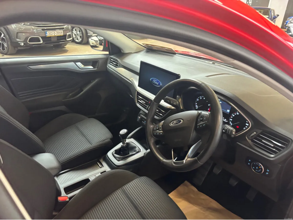 Ford Focus TITANIUM 1.0T 125 M6 4DR - Image 4