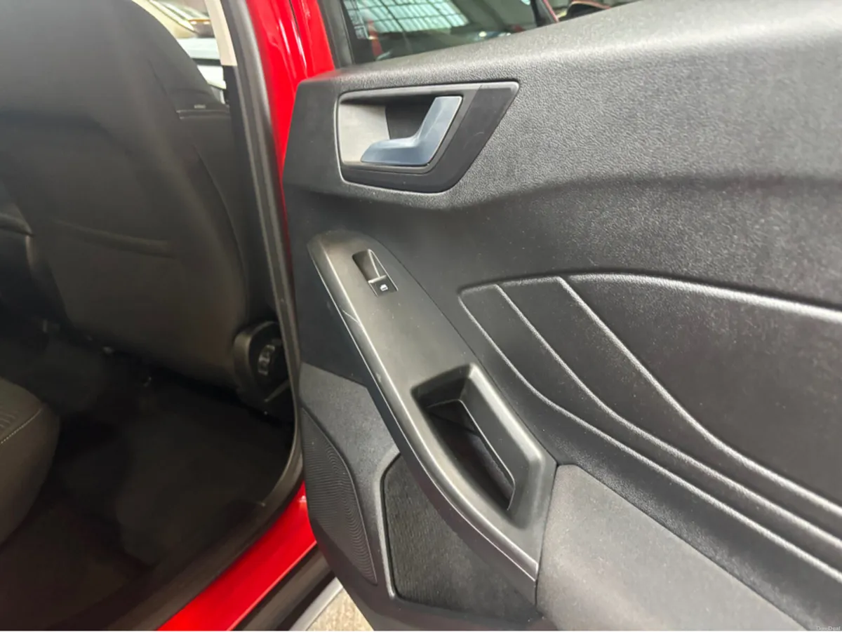 Ford Focus TITANIUM 1.0T 125 M6 4DR - Image 2