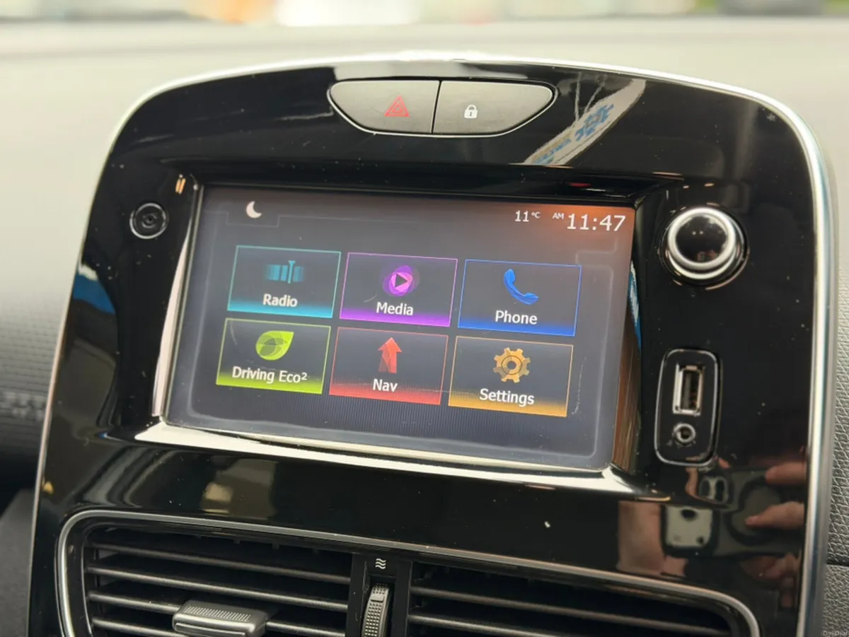 Renault Clio 1.0 DYN TCE NAV 5DR - LOW KMS - Image 6