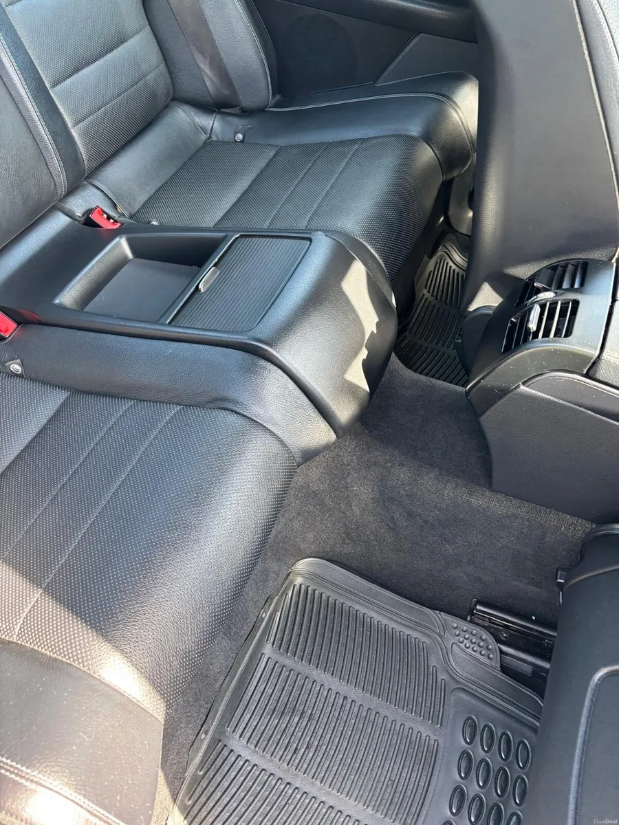 Mercedes-Benz E220 Coupe Low Mileage - Image 4