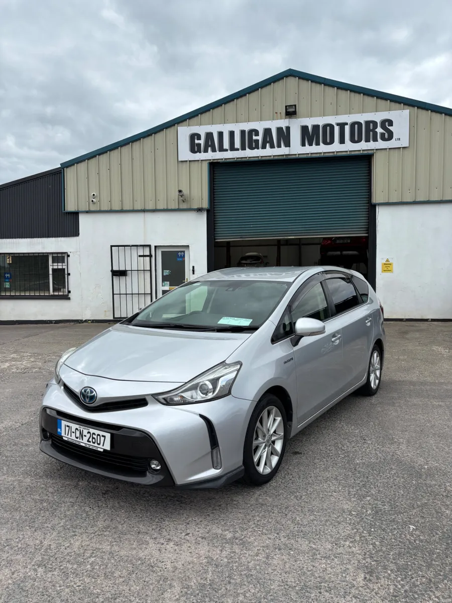 Toyota Prius 2017 7 seater - Image 2