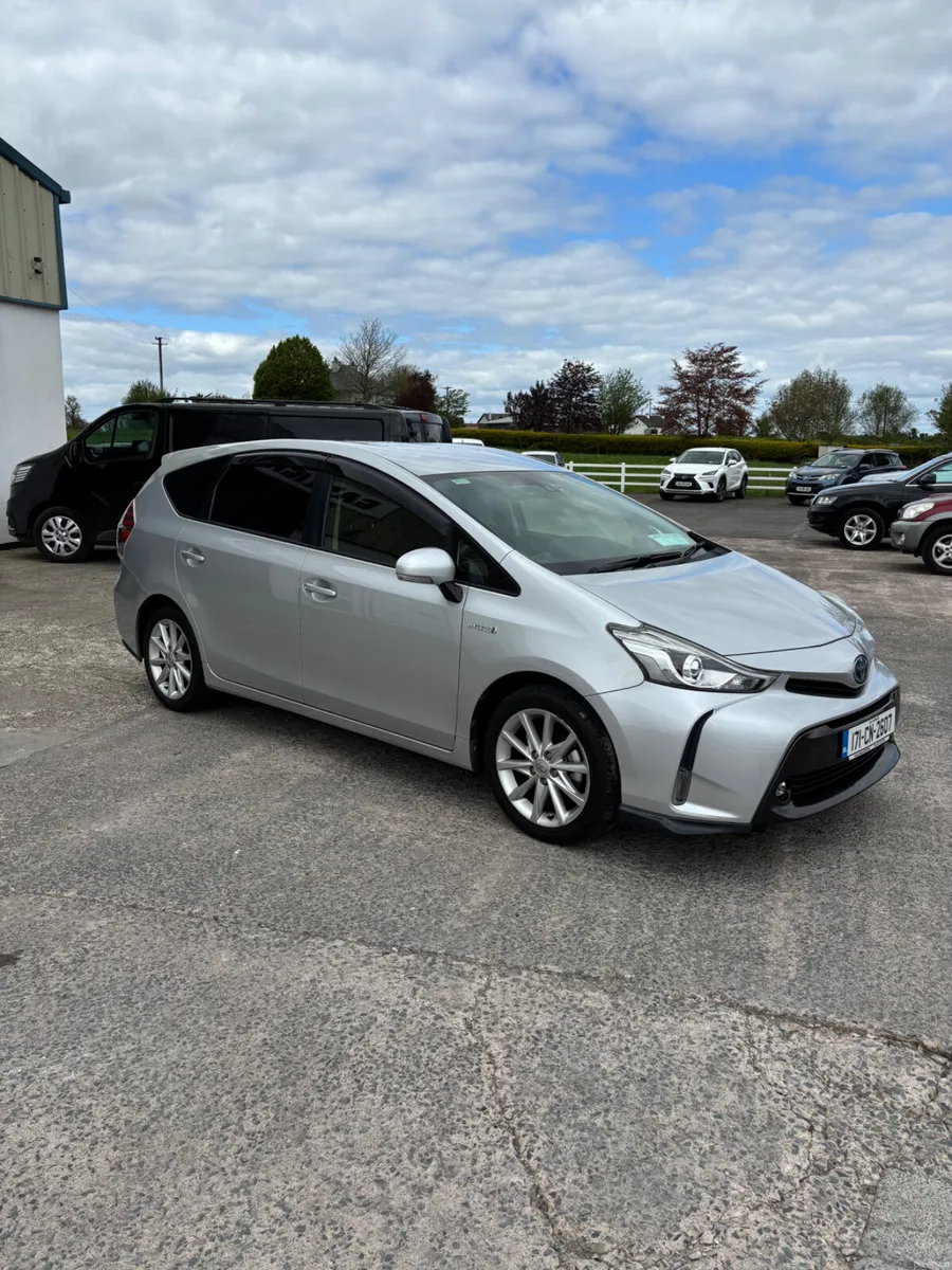 Toyota Prius 2017 7 seater - Image 3