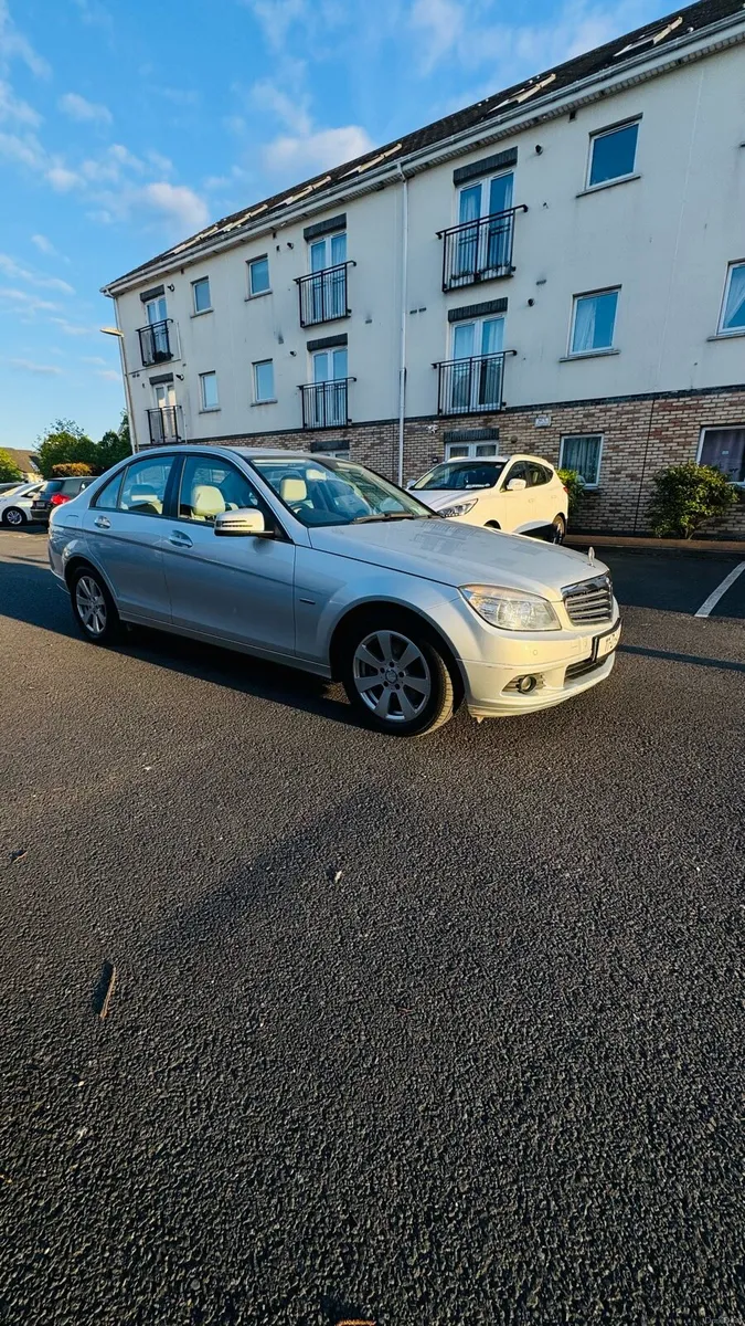 Mercedes Benz c-class 2011 - Image 4