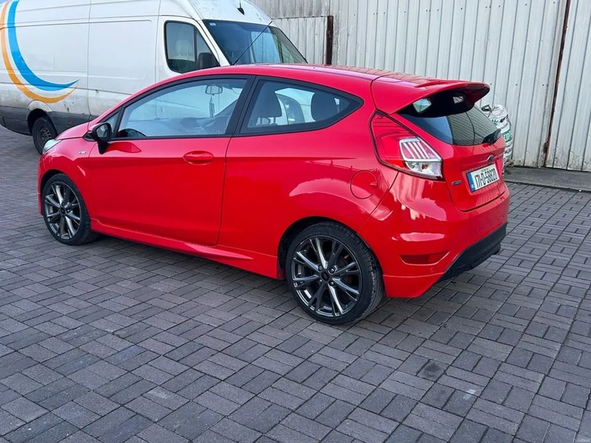 2017 Ford Fiesta - Image 3