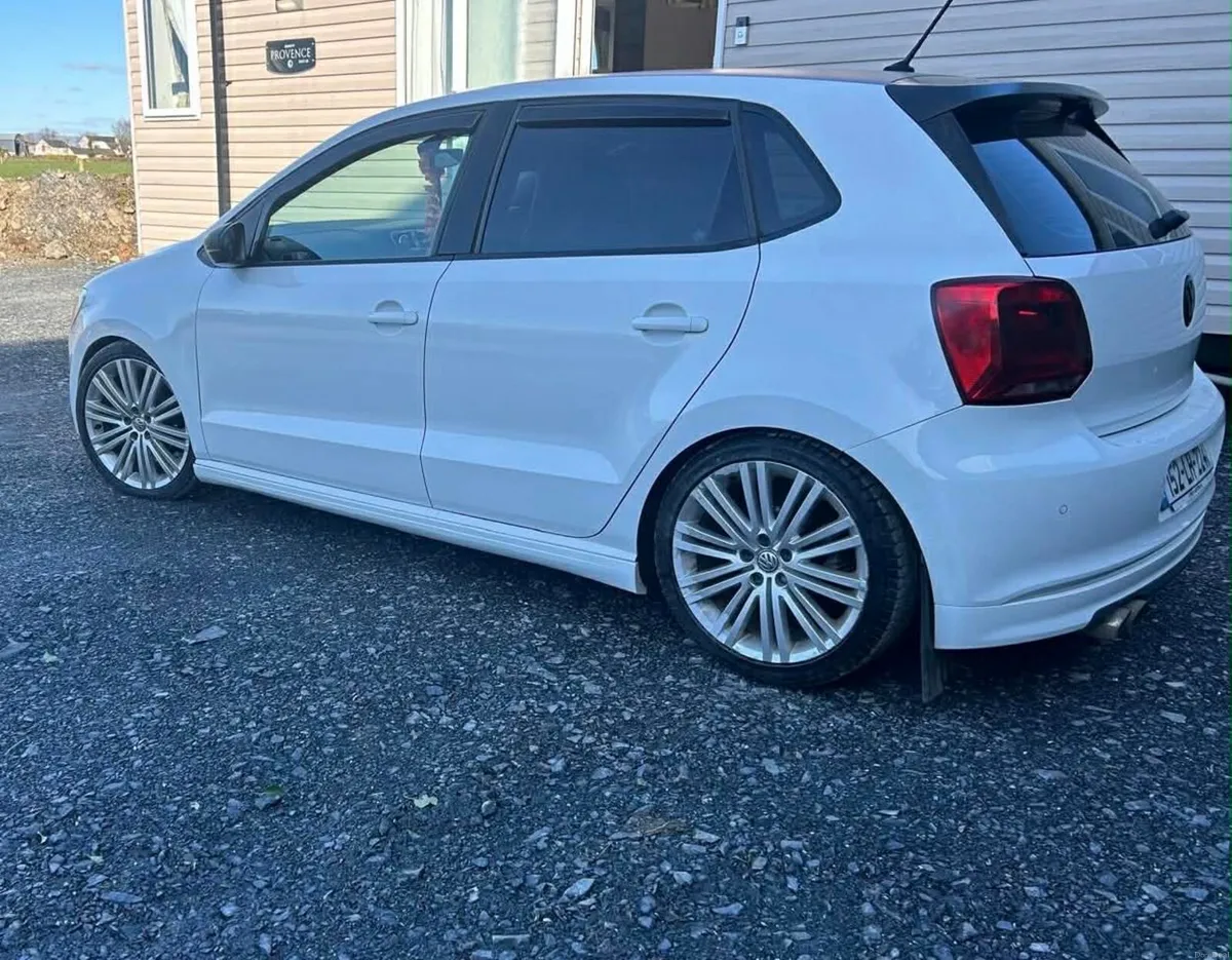 Volkswagen Polo 2015 - Image 2