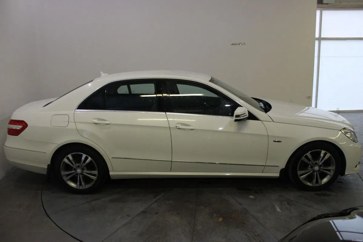 Mercedes-Benz E-Class E 220 CDI BE Avantgarde A/T - Image 3