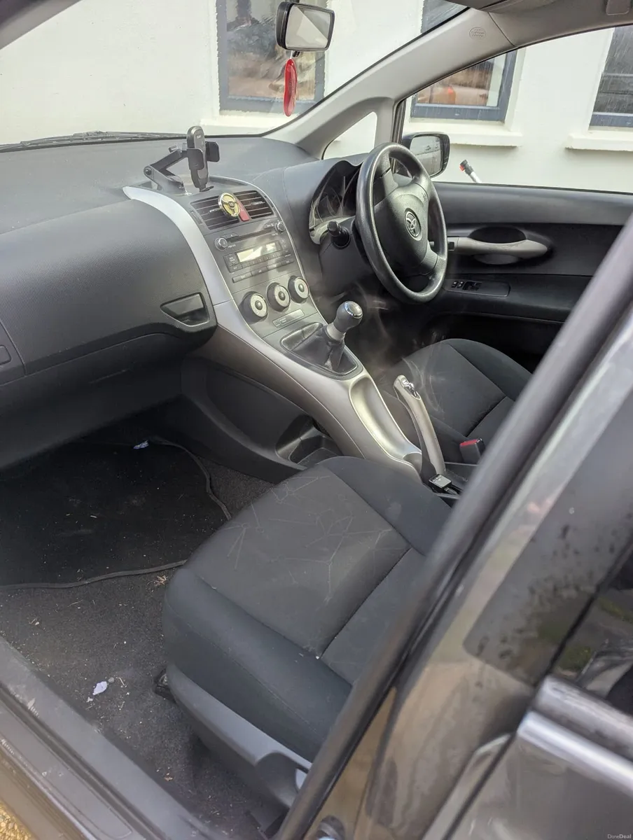 Toyota Auris 2007 - Image 2