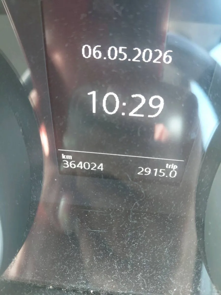 Black VW Golf - Image 3