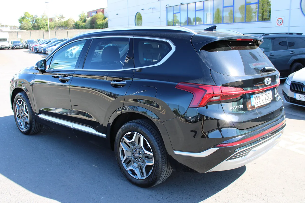 Hyundai Santa Fe 2023 - Image 3