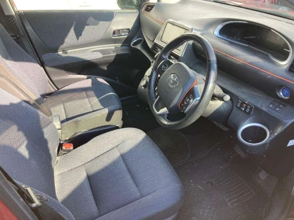 Toyota Sienta 1.5 HYBRID 7 SEATER - POWER SLIDING - Image 3