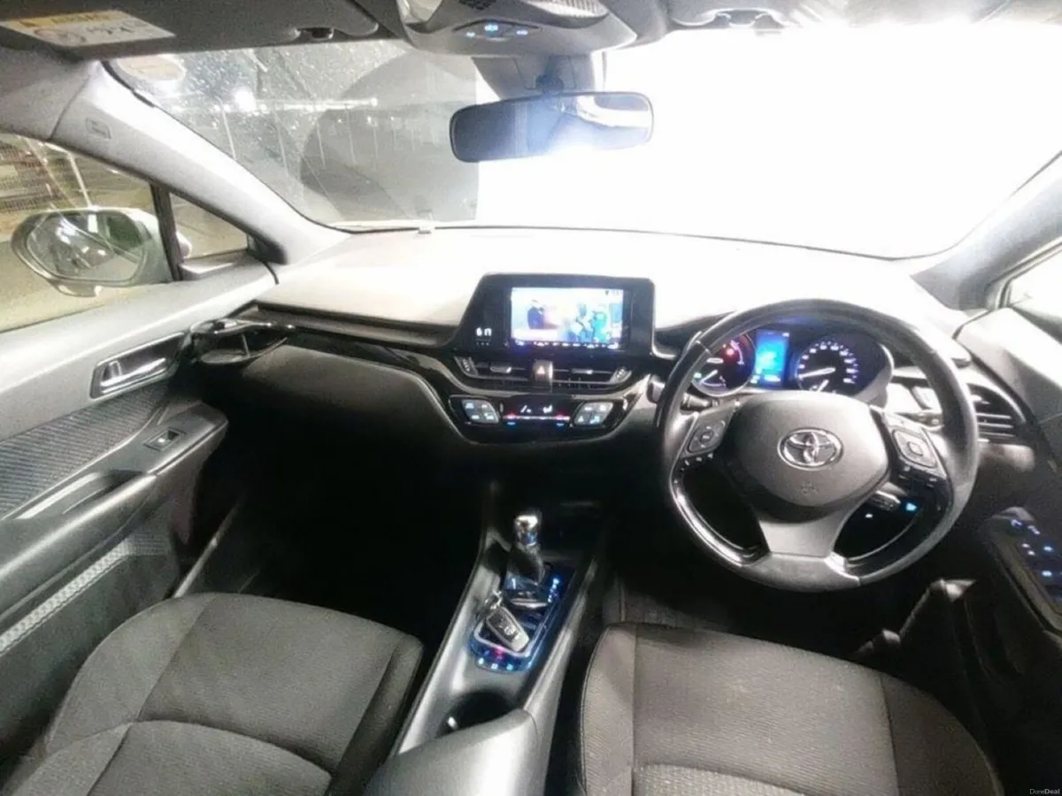 Toyota C-HR 1.8 HYBRID - FACTORY ALLOYS - CRUISE C - Image 3