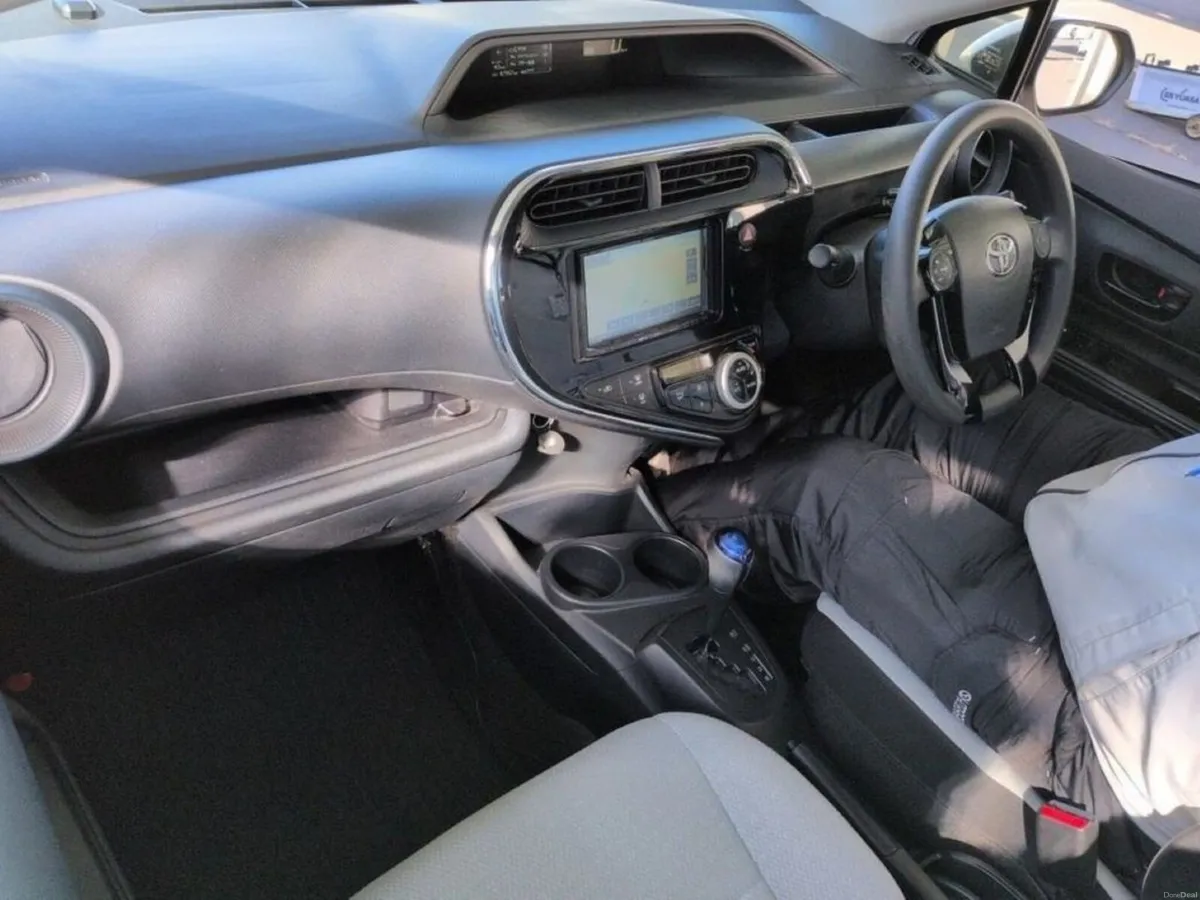 Toyota Aqua 1.5 HYBRID AUTOMATIC - REAR CAMERA/PAR - Image 3