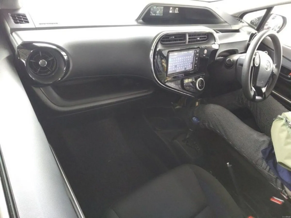 Toyota Aqua 1, 5 HYBRID AUTOMATIC - REAR CAMERA/PA - Image 3