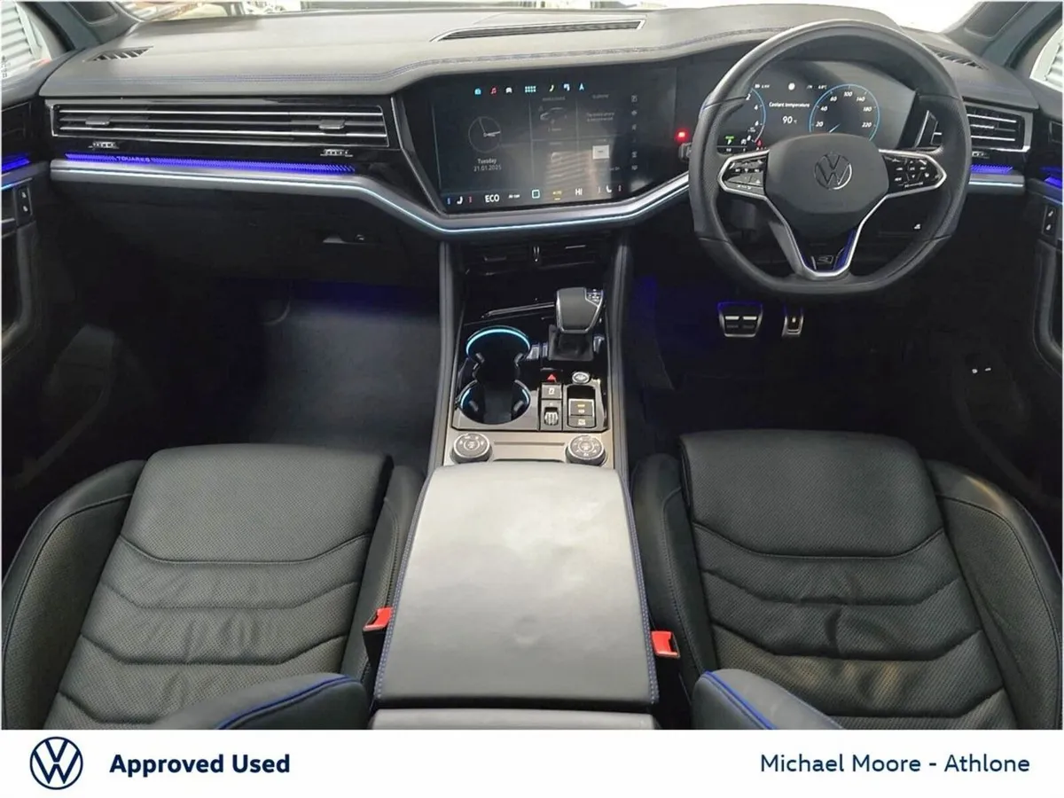 Volkswagen Touareg 3.0 TSI PHEV 462BHP R 9SunRoof) - Image 2