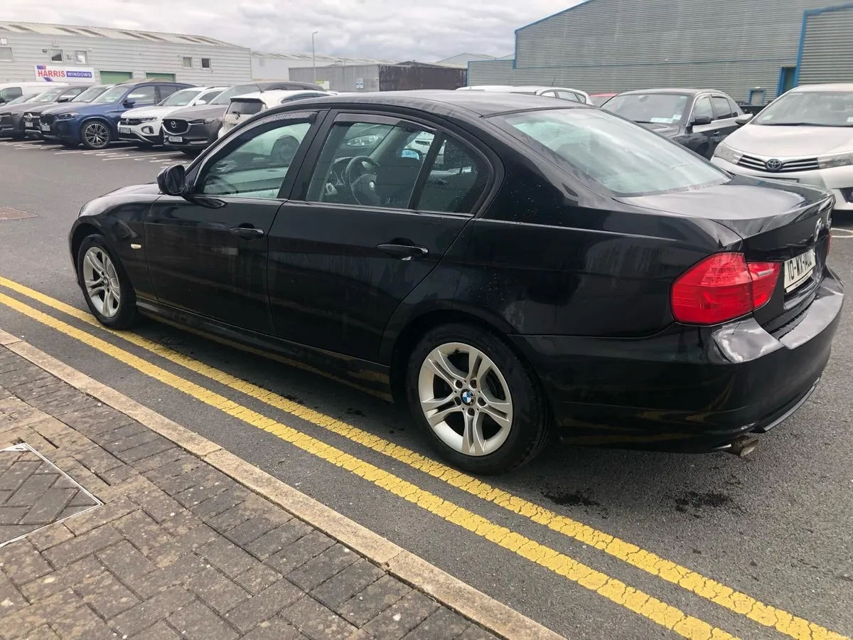 BMW 316 2010 - Image 2