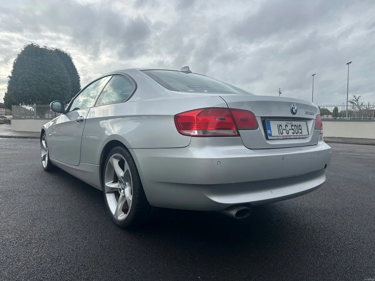 BMW 3-Series 2010 - Image 4