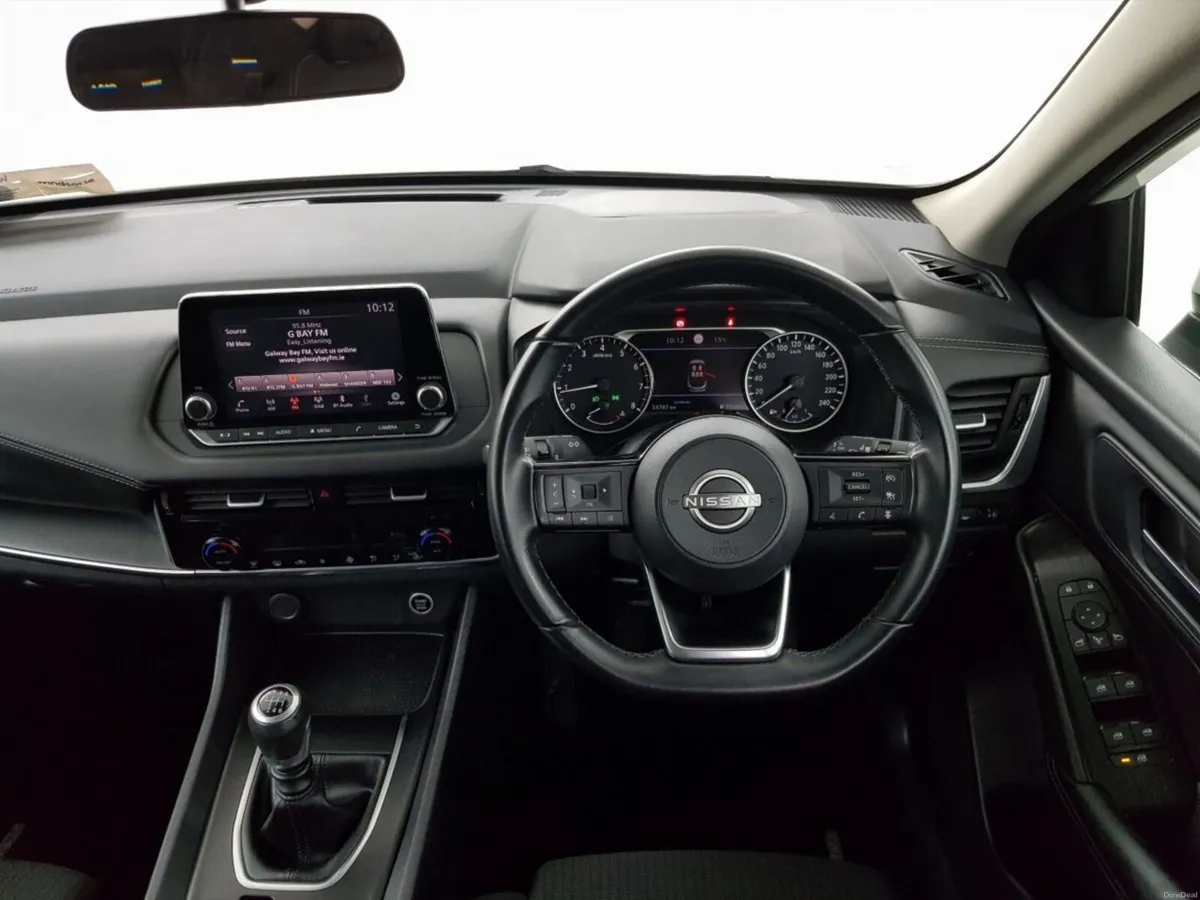 Nissan Qashqai 1.3 PET MILD HYBRID SV - Image 3