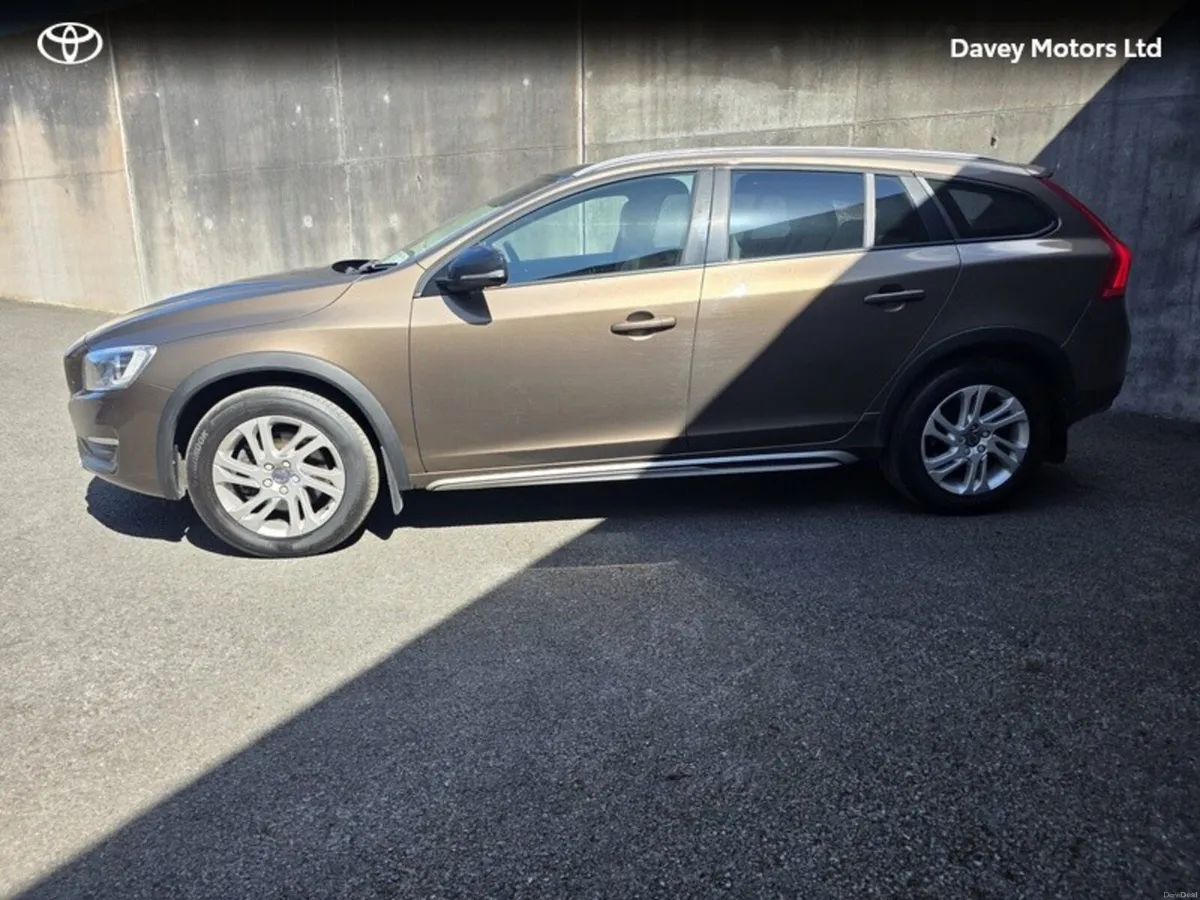 Volvo V60 2.0 TD D3 CROSS COUNTRY SE NAV - Image 4