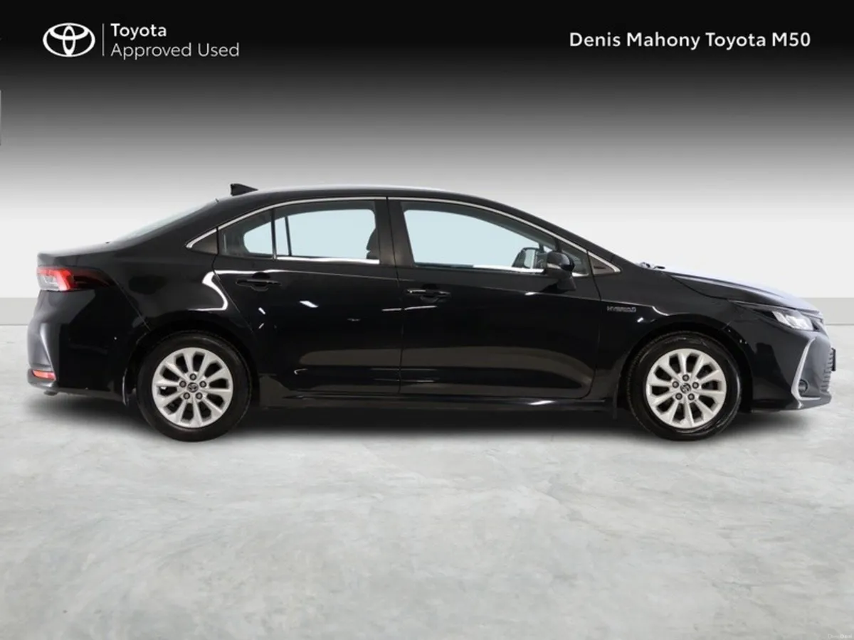 Toyota Corolla Luna Hybrid Saloon - Image 3