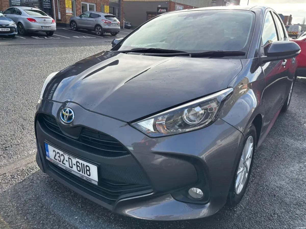 2023 Toyota Yaris Luna 1.5 Hybrid Automatic - Image 4