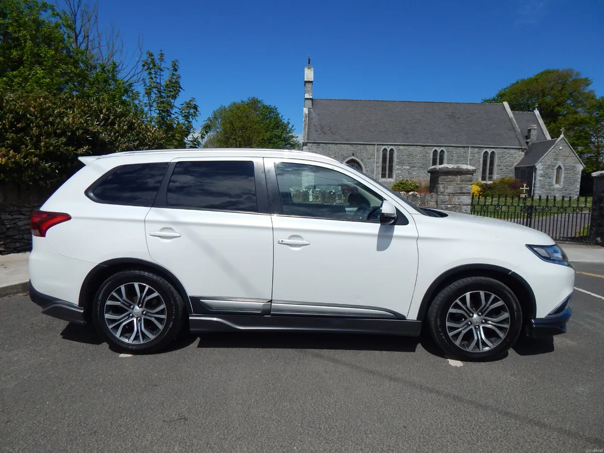 2017 Mitsubishi Outlander 4x4 7 Seats NCT 01/27 - Image 2