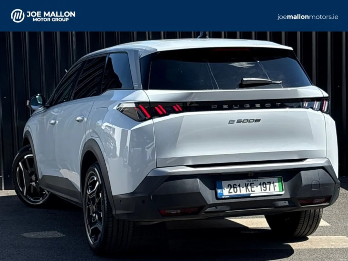 Peugeot 5008 B EV 73kwh 210hp Allure ** Amazing Va - Image 3