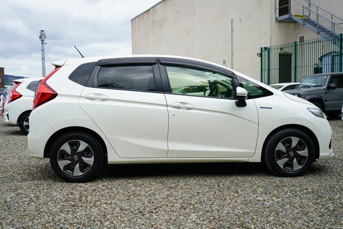 2018 Honda Fit Hybrid Automatic - Image 6