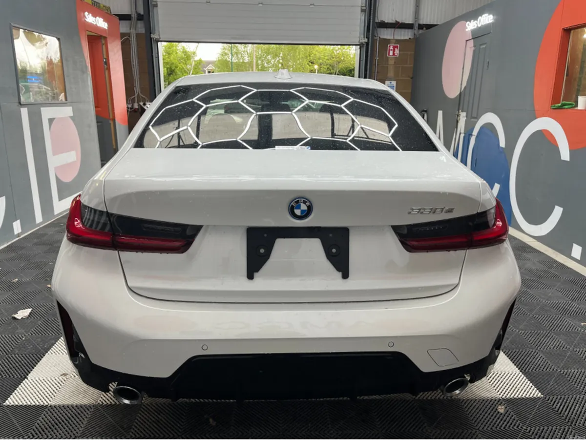 BMW 3-Series 2024 BMW 330E M SPORT 2.0 AUTOMATIC / - Image 3