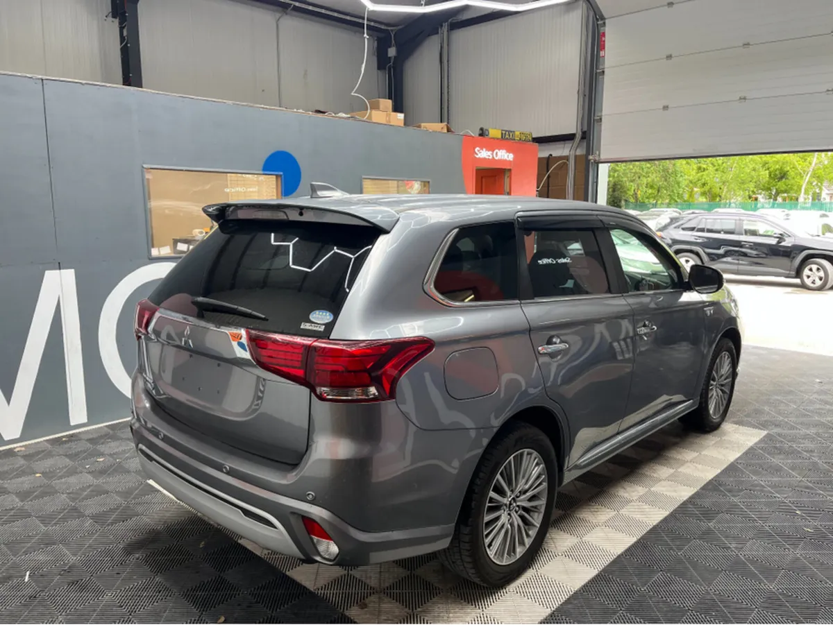 Mitsubishi Outlander 2019 MITSUBISHI OUTLANDER 4WD - Image 2