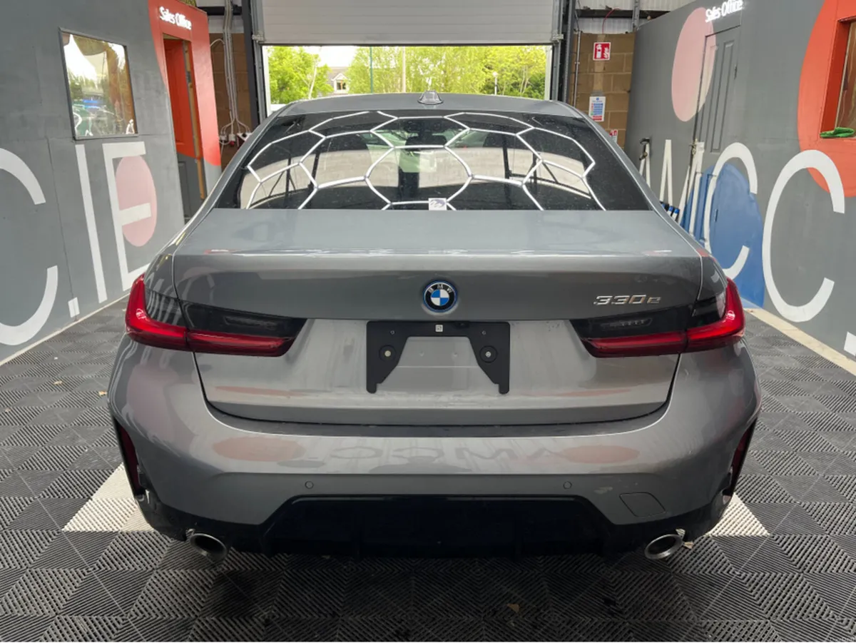 BMW 3-Series 2025 BMW 330E M-SPORT 2.0 AUTOMATIC / - Image 3